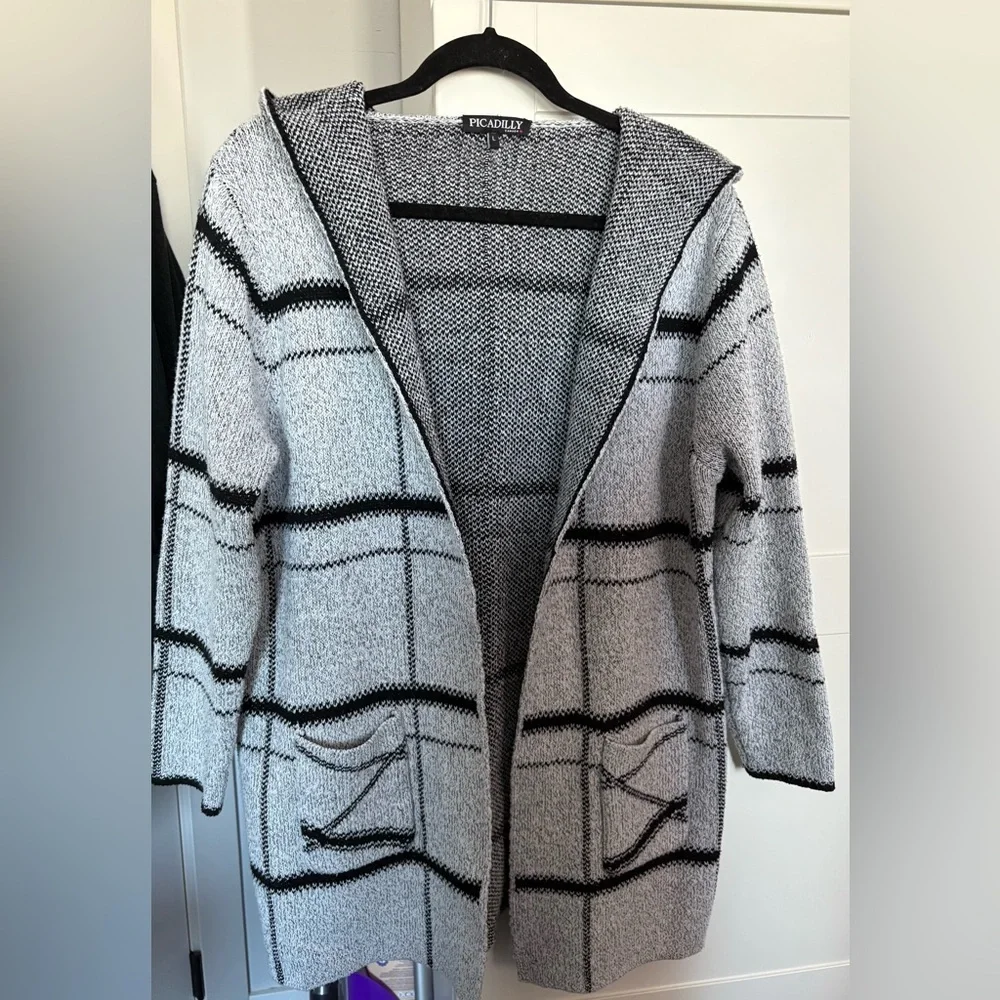 Beautiful PICCADILLY Cardigan Sweater with Pockets and Hood - Picture 1 of 1